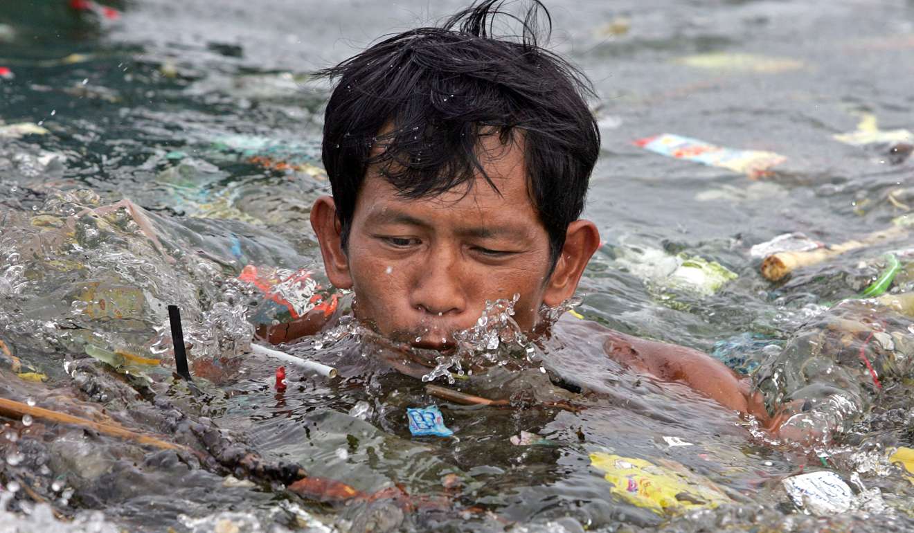 A man swims in Manila Bay. According to Greenpeace, Manila Bay is considered one of the most polluted bays in Asia, and plastics comprise most of the floating litter on its surface. Photo: AFP