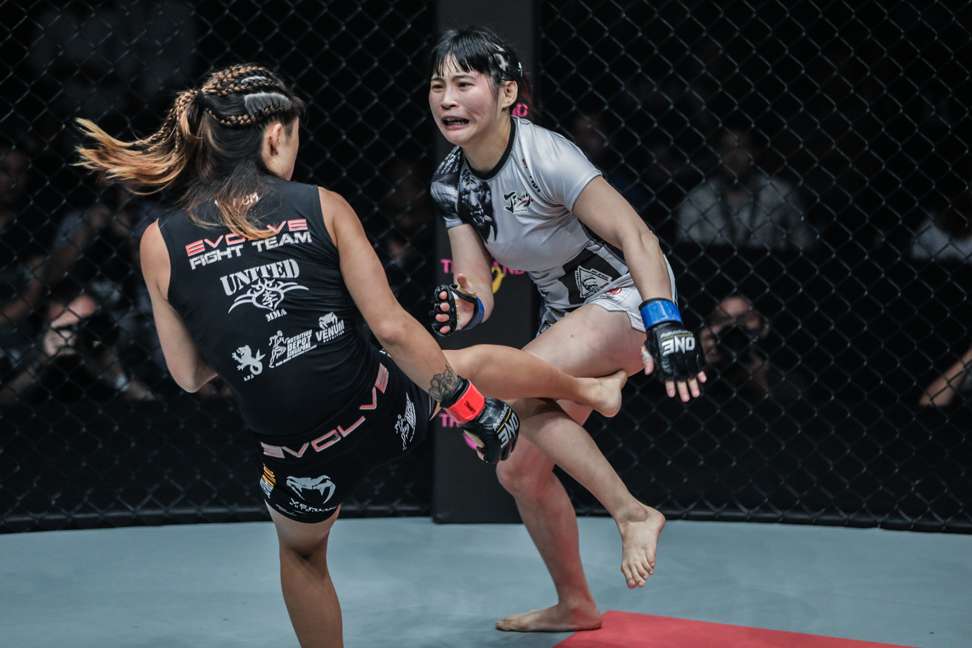 Lee lands a thudding kick on Huang during their Bangkok bout. Photo: One Championship
