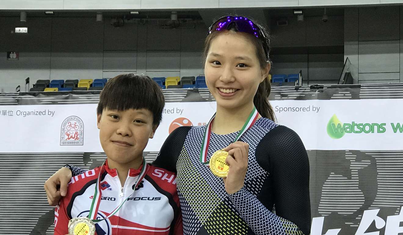Women's sprint champion Vivian Ma (right) and runner-up Li Yin-yin show off their medals.