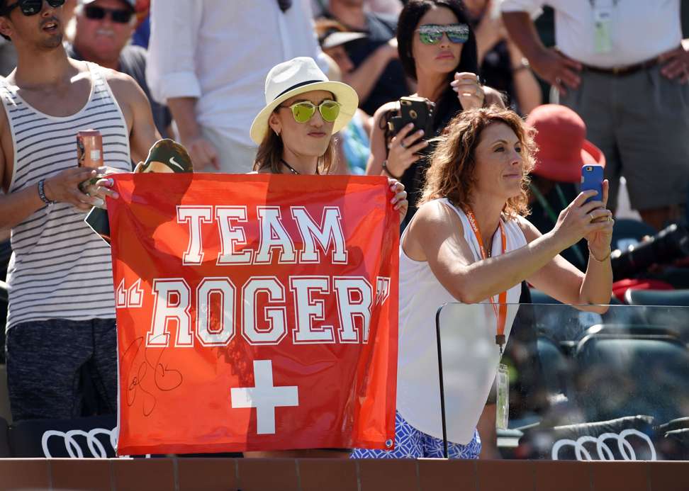 Fans cheer for Roger Federer. Photo: AFP