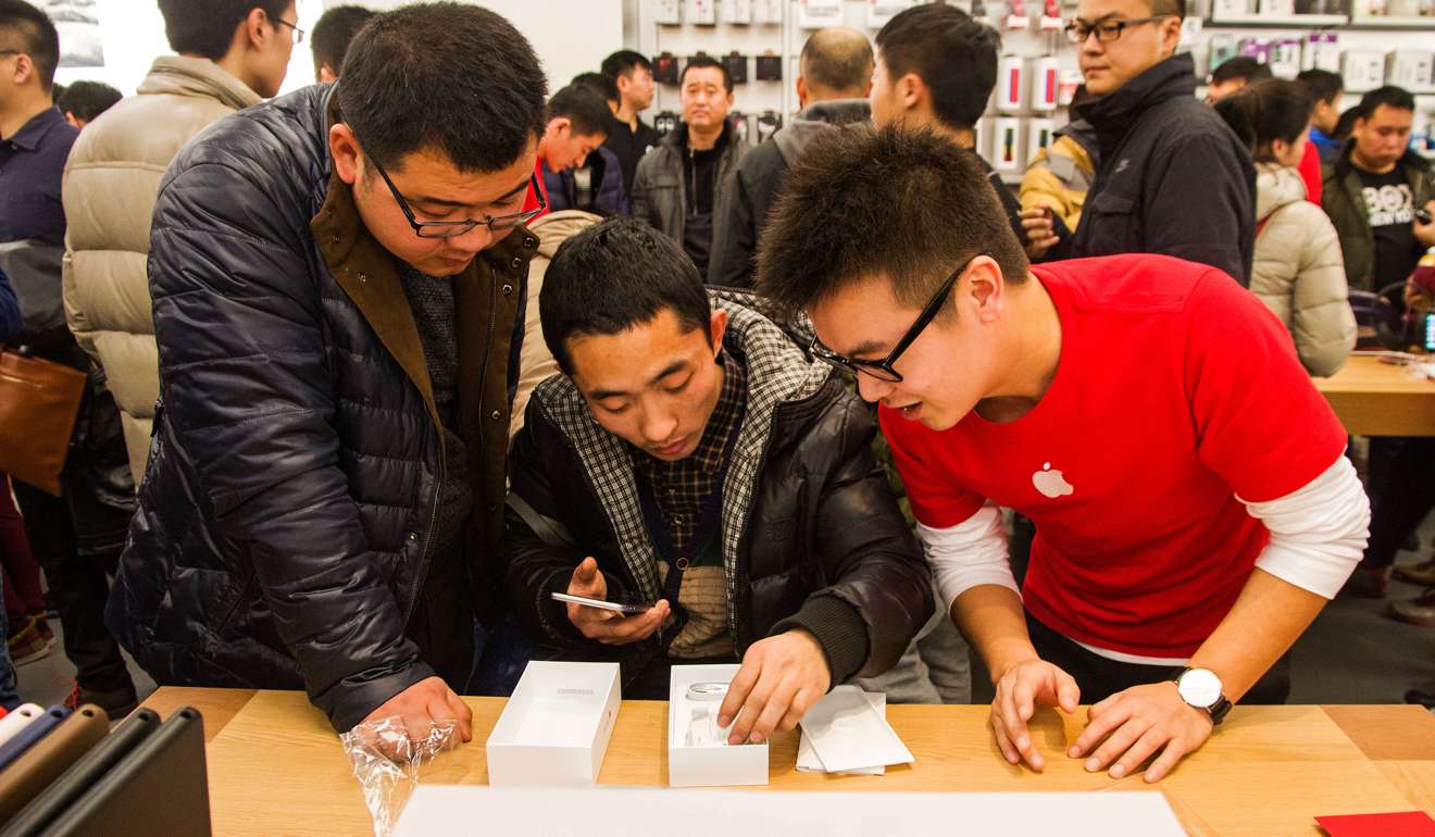 Customers at the Apple Store in Zhengzhou, Henan province, the company's first store in central China. Photo: Handout