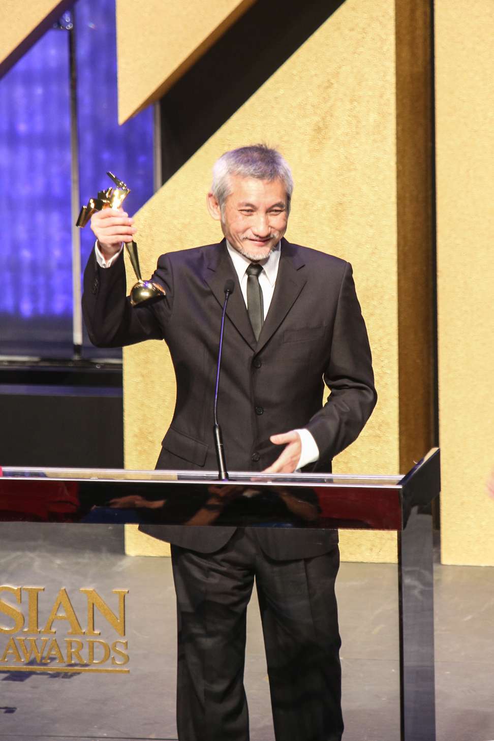 Tsui Hark with his lifetime achievement award at the 11th Asian Film Awards.