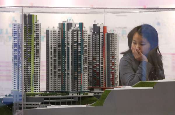 First day of applications for Housing Authority's latest sale of Home Ownership Scheme flats at HA Customer Service Centre, Lok Fu. Photo: Nora Tam
