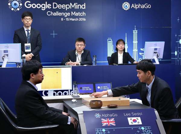 A handout by Google showing the fourth showdown between South Korea Go master Lee Se-dol (R) against AlphGo at the Four Seasons Hotel in Seoul on 13 March 2016. Photo: EPA