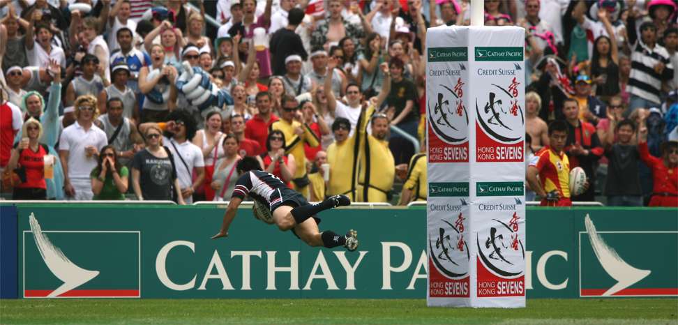 Ricky Cheuk scores a try against the USA in front of a packed south stand on day two of the 2006 Hong Kong Sevens. Photo: Martin Chan