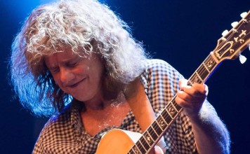 Hong Kong audience listen attentively to guitar great’s new material for his recently formed quartet - who earn their spurs in duets with leader - but respond with most warmth to older numbers Hong Kong audience listen attentively to guitar great’s new material for his recently formed quartet - who earn their spurs in duets with leader - but respond with most warmth to older numbers