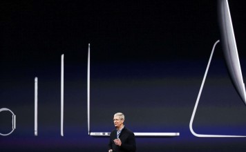 Apple CEO Tim Cook speaks about the company's computers during an Apple event in San Francisco, California March 9, 2015. REUTERS/Robert Galbraith (UNITED STATES - Tags: SCIENCE TECHNOLOGY BUSINESS)
