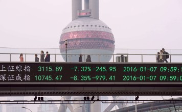 Bautou Tomorrow Technology suspended from trading after hitting daily-fall limit again; Xishui Strong Year briefly fell by 9.5 per cent