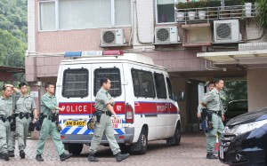 Police investigate the break-in at Sea Cliff Mansions in Repulse Bay. Photo: David Wong