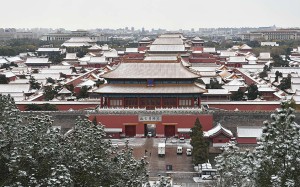 The snow started to fall over Beijing on Sunday night after a day of drizzle. Photo: SCMP Pictures