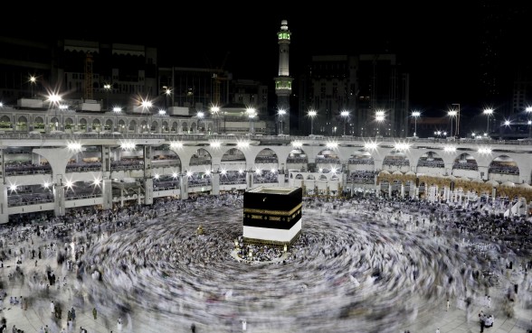 Muslim pilgrims circle the Kaaba, Islam's holiest shrine, at the Grand Mosque in the Muslim holy city of Mecca, Saudi Arabia. Photo: AP