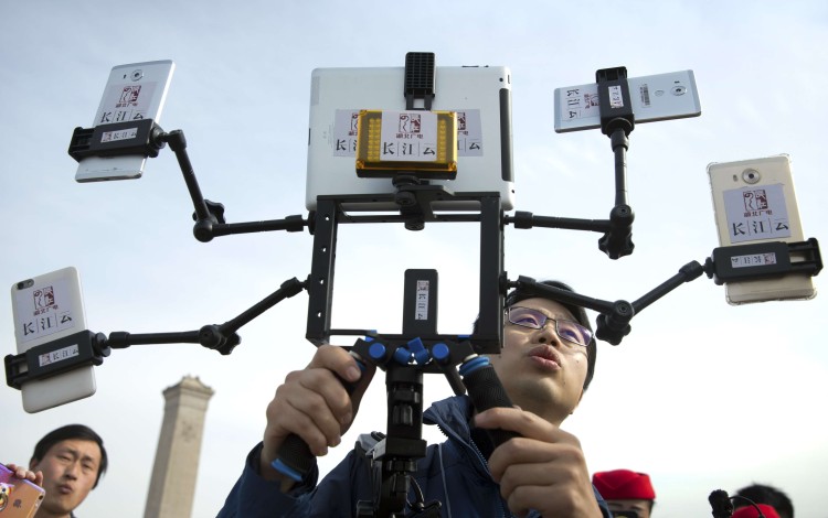 China live streaming entrepreneur eyes Hong Kong hosts for global expansion - TheStreet.com