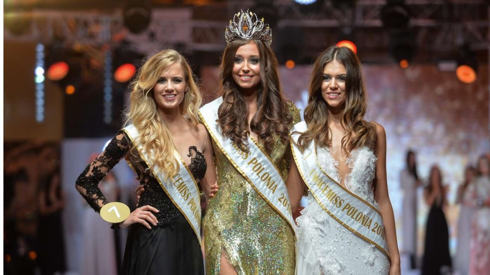 Miss Polonia 2016 Izabella Krzan (centre) with I Vice Miss Dominika Szymanska (right) and II Vice Miss Katarzyna Wlodarek pose at the end of the Miss Polonia 2016 beauty contest. Krzan will now represent Poland at the 2016 Miss Universe final. Photo: EPA