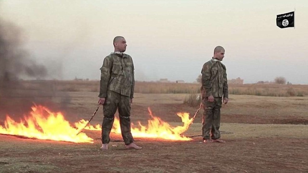 Islamic State video shows two purported Turkish troops being burned