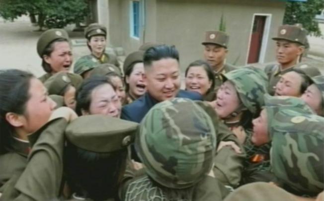 Kim Jong-un surrounded by female soldiers. Photo: EPA