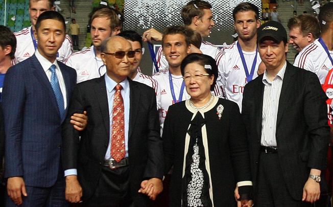 The Reverend Sun Myung Moon, the founder of the Unification Church, second from left, poses with his wife Hak Ja Han Moon, second from right, his sons Hyung-jin Moon, left, and Kook-jin Moon during the closing ceremony of the 2012 Peace Cup Suwon in July. Photo: AP 