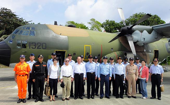 Three Taiwanese lawmakers, defence officials and members of the coastguard land on the island of Taiping in the Spratleys on Tuesday. Photo: AFP