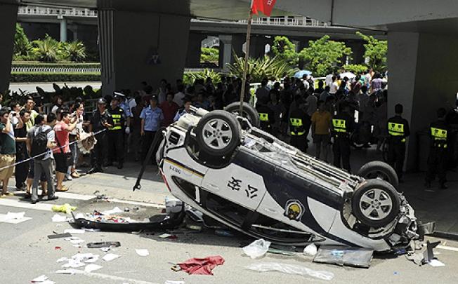 A police car made by Honda is smashed up by anti-Japan protesters in August. Honda Motor said it had temporarily closed all five of its China plants after violent demonstrations. Photo: AP