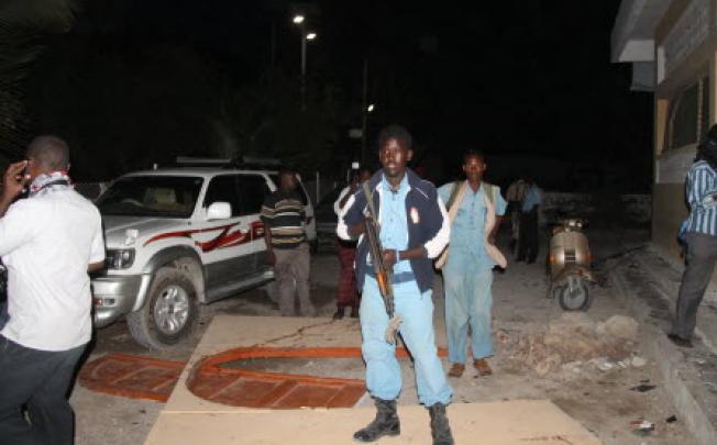 Somali soldiers guard the site of suicide attacks in Mogadishu. Two suicide bombers walked into a restaurant in Mogadishu and killed at least 15 people on Thursday. Photo: Xinhua