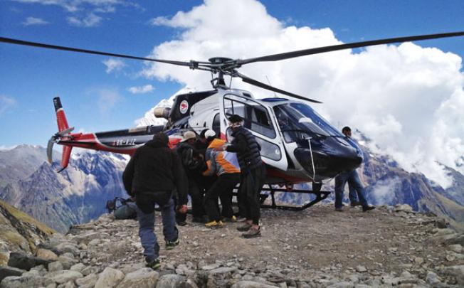 A tourist is rescued by a helicopter after an avalanche on Mount Manaslu in Gorkha village, Kathmandu, Nepal, on sunday. Photo: EPA