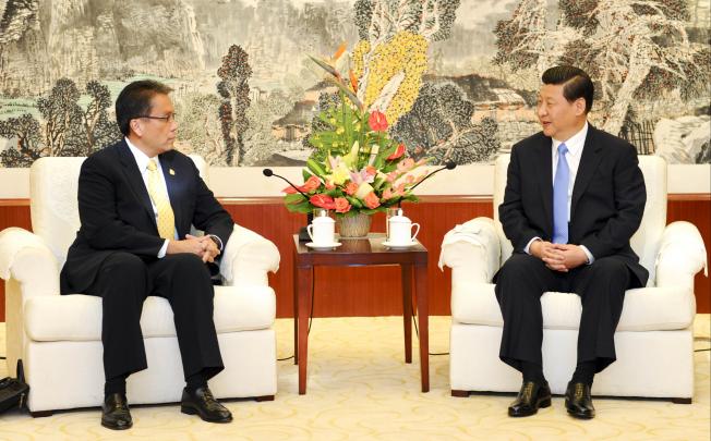 Chinese Vice President Xi Jinping, right, meets with the Philippine Interior and Local Government Secretary Mar Roxas on the sidelines of the ninth China-ASEAN Expo in Nanning, Guangxi Zhuang Autonomous Region on Friday. Photo: Xinhua