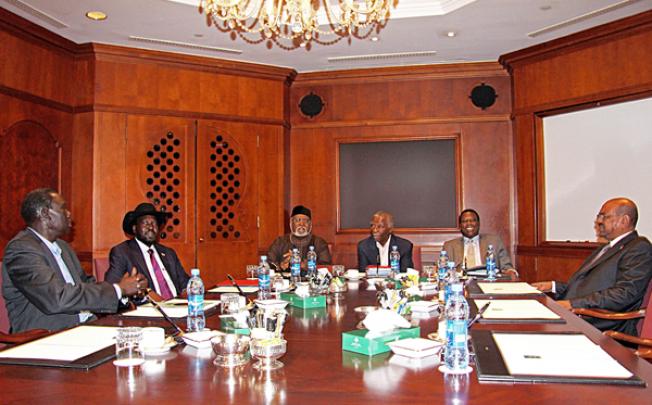 President of Sudan Omer Hassan Al-Bashir (right) and his South Sudanese counterpart President Salva Kiir (second left) meet at the Sheraton Hotel in Addis Ababa on Tuesday. Photo: AFP