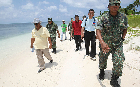 Lieutenant General Juancho Sabban (right) and Philippine politicians on a Spratly island last year. Photo: AFP
