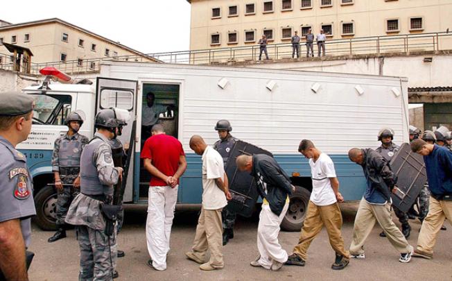 Police guard inmates outside the Carandiru jail in Sao Paulo in 2002. Photo: AFP
