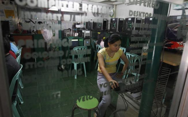 A computer rental shop that offers internet services in Quezon City, east of Manila. Photo: EPA