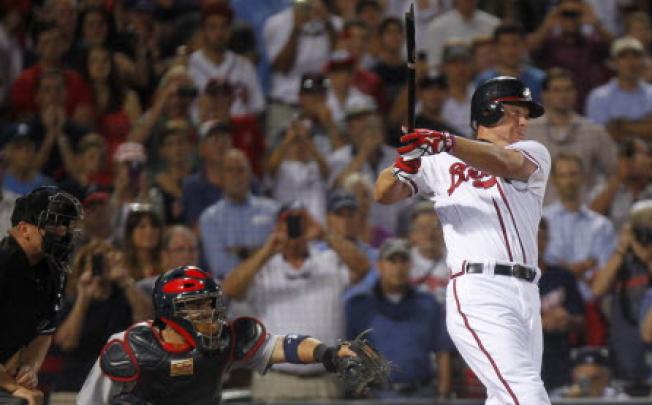 Atlanta Braves' Chipper Jones, right, gets a broken-bat base hit during the ninth inning of the National League wild card playoff baseball game against the St. Louis Cardinals on Friday  in Atlanta. . Photo: AP