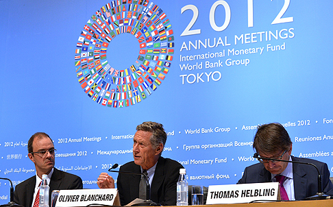 IMF economic counsellor and director of the research department Olivier Blanchard (centre) announces the World Economic Outlook in Tokyo on Tuesday. Photo: AFP