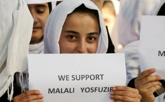 Afghan students pray for the early recovery of Pakistani child activist, Malala Yousafzai, who was shot in the head in a Taliban assassination attempt. Photo: AFP