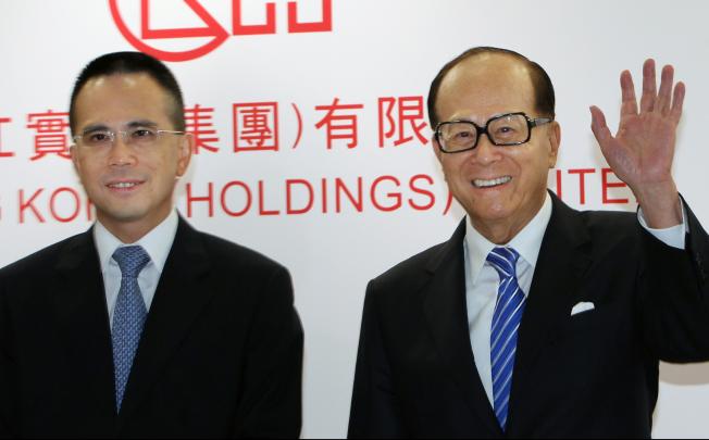 Victor Li Tzar-kuoi, left, with father Li Ka-shing, right,  at a Cheung Kong Holdings Limited news conference on May 25, 2012. Photo: SCMP