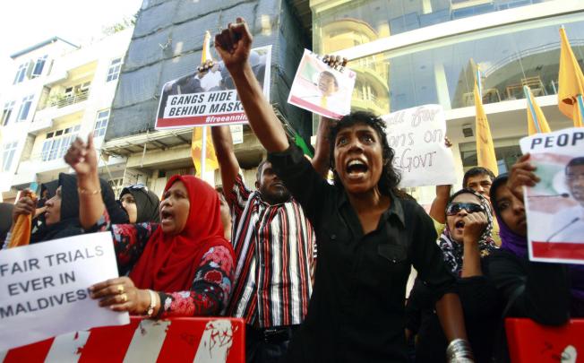 Demonstrators at court support former President Mohamed Nasheed. Photo: AP