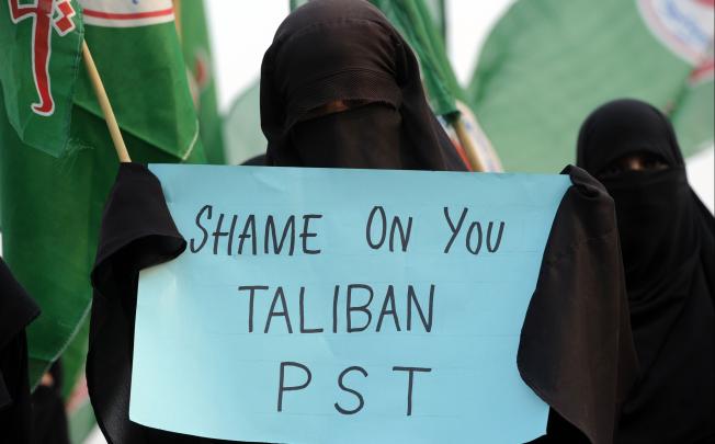 Veiled Pakistani activists of the Islamic Sunni Tehreek party protest against the assassination attempt on Malala Yousafzai by the Taliban. Photo: AFP