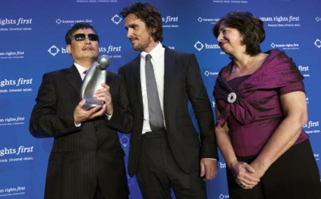 Chen Guangcheng (left) holds the Human Rights Award alongside actor Christian Bale and Human Rights First president and CEO Elisa Massimino during the annual Human Rights First Dinner at Pier 60 at Chelsea Piers. Photo: AP