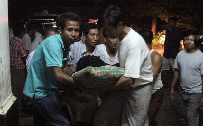 An injured Rakhine refugee is carried to a hospital to receive medical treatment in Kyauktaw, Rakhine State, western Myanmar. Photo: AP
