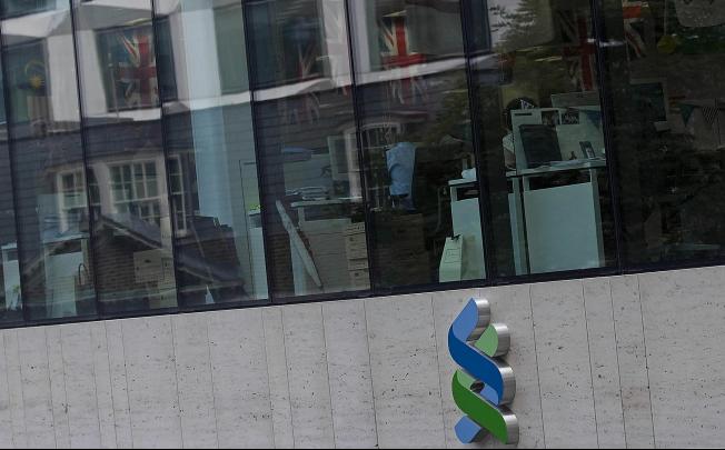 StanChart aims to reach a group deal over US charges on Iran.