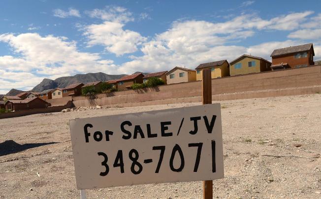 A 'for sale' sign in the foreground of houses in the northwest residential neighbourhood in Las Vegas. Photo: AFP