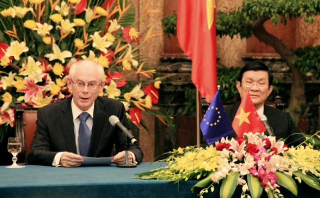 European Council President Herman Van Rompuy (left) speaks during a meeting with Vietnamese President Truong Tan Sang (right) in Hanoi on Wednesday. Photo: AP