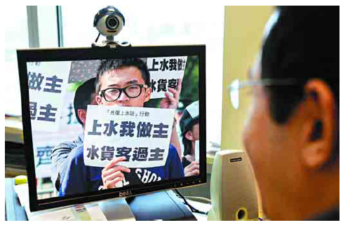 Border conflict: a Hongkonger broadcasts an anti-smuggling message online.
