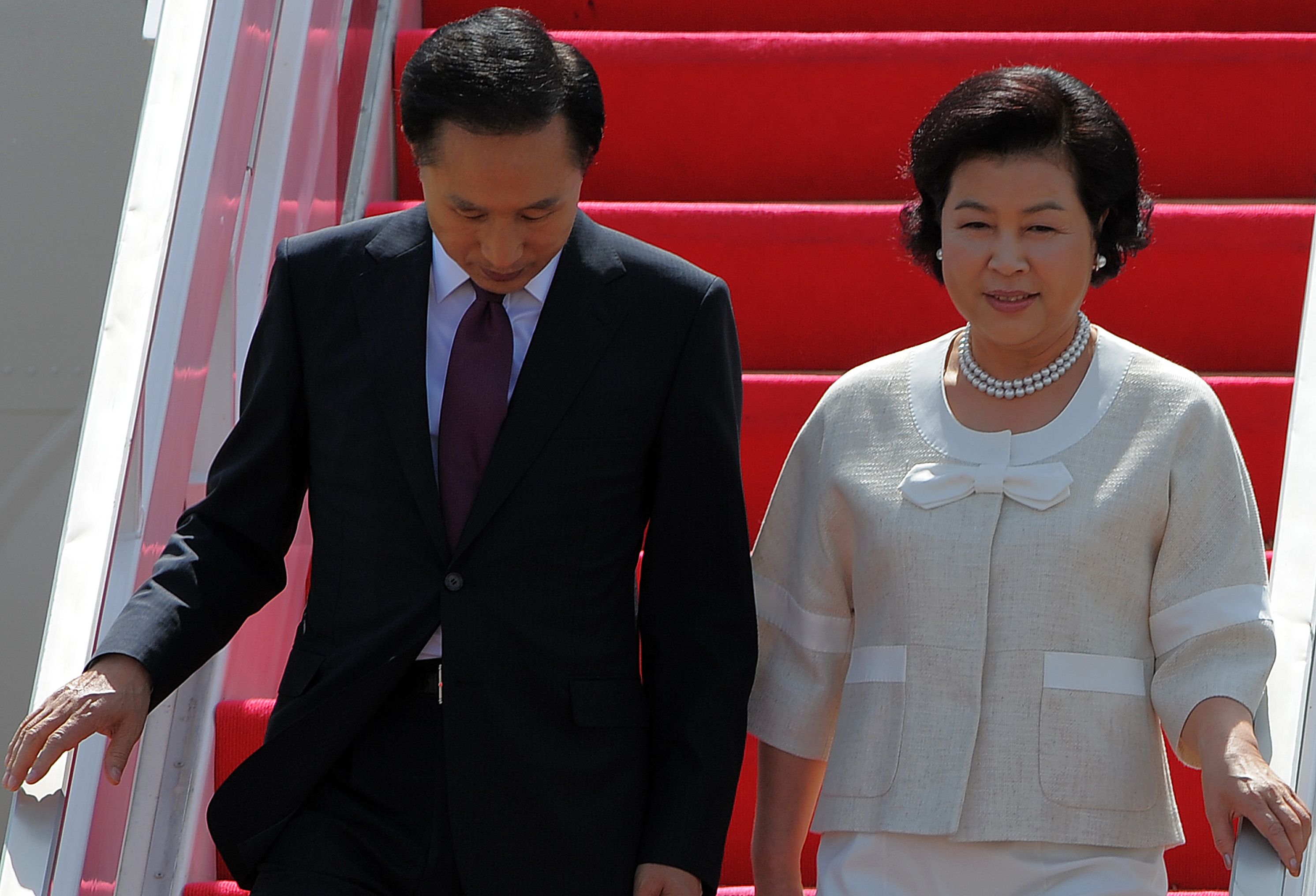 South Korean President Lee Myung-bak and first lady Kim Yoon-ok. Photo: AFP 