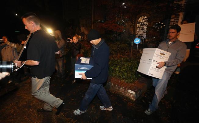 Federal agents carrying boxes of evidence from the home of Paula Broadwell in Charlotte, North Carolina. Photo: AFP