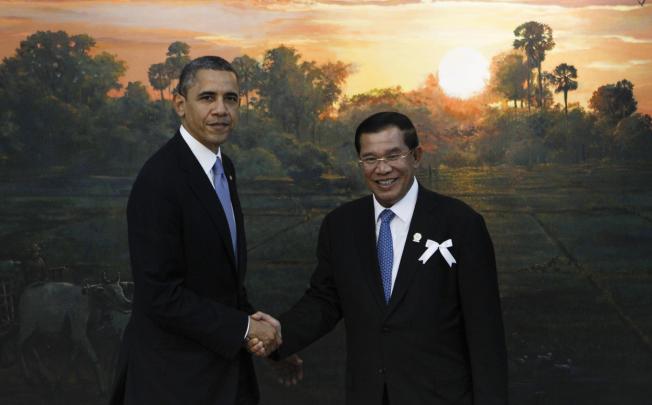 Hun Sen (right) with Barack Obama. Photo: AP