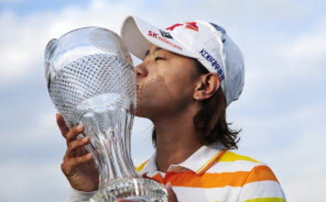 Na Yeon Choi, of South Korea, kisses her trophy after winning the LPGA Titleholders golf tournament, on Sunday, in Naples, Florida. Photo: AP