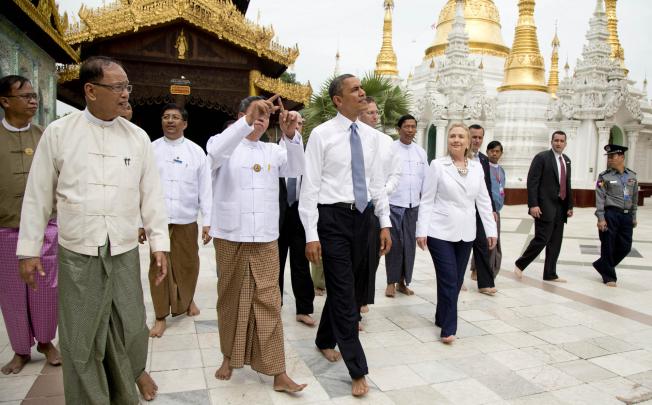 Barack Obama visits the Shwedagon Pagoda in Yangon. Photo: AP