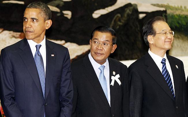  US President Barack Obama, Cambodia's Prime Minister Hun Sen and China's Premier Wen Jiabao at the East Asia Summit in Phnom Penh. Photo: AP 