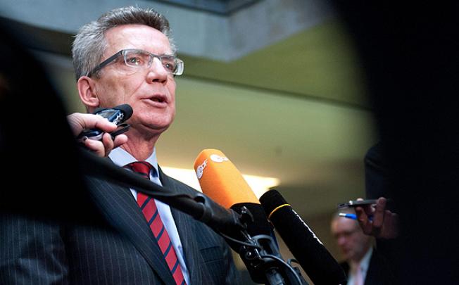 German Defence Minister Thomas de Maiziere speaks to the media in Berlin about the deployment of German Patriot anti-aircraft missiles to Turkey. Photo: EPA