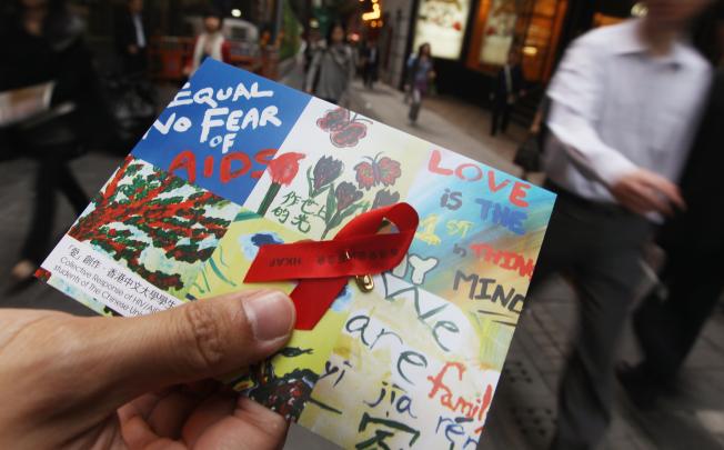 Members of Hong Kong AIDS Foundation hand out the red ribbons and leaflet to commemorate World Aids Day. Photo: Sam Tsang
