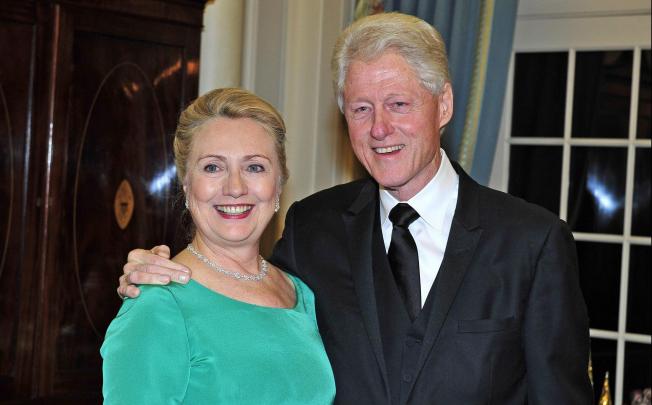 Bill Clinton and wife Hillary pose for a photo in Washington. Photo: EPA